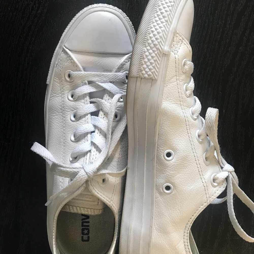Converse White Leather Chuck Taylor AllStar sz 8